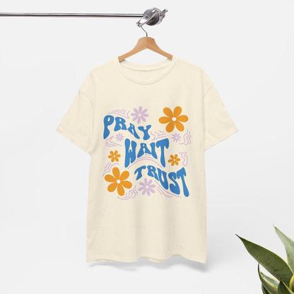 Camiseta de algodón "Pray, Wait, Trust" 