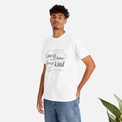 Camiseta unisex de algodón inspiradora "El amor es paciente, el amor es bondadoso". 