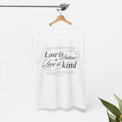 Camiseta unisex de algodón inspiradora "El amor es paciente, el amor es bondadoso". 