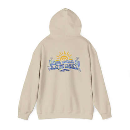 Sudadera con capucha "Persiguiendo puestas de sol y recolectando conchas marinas" 