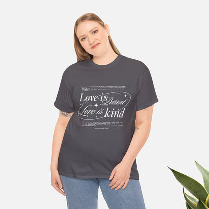 Camiseta unisex de algodón inspiradora "El amor es paciente, el amor es bondadoso". 