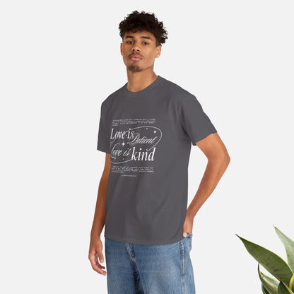 Camiseta unisex de algodón inspiradora "El amor es paciente, el amor es bondadoso". 