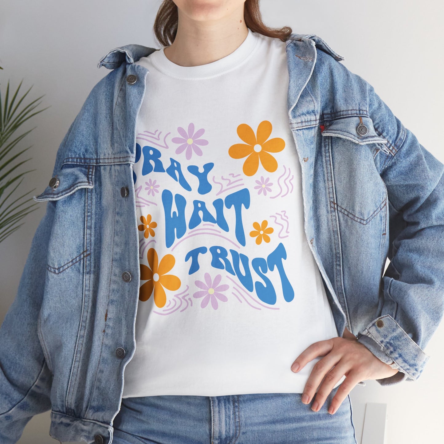 Camiseta de algodón "Pray, Wait, Trust" 