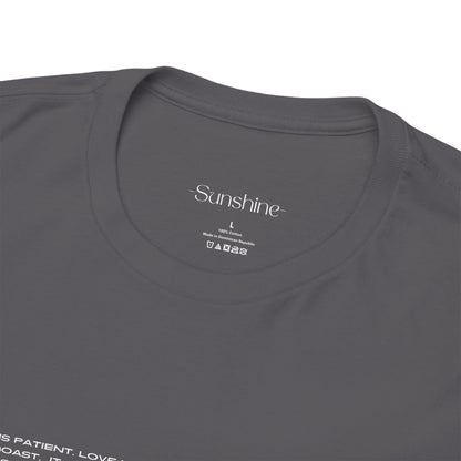 Camiseta unisex de algodón inspiradora "El amor es paciente, el amor es bondadoso". 